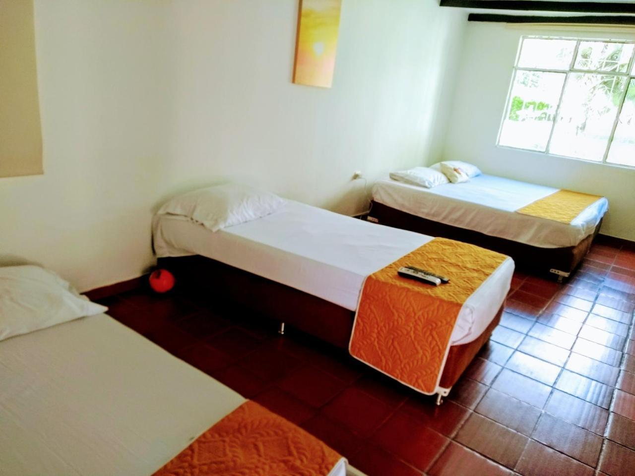 Hotel Playa By Marbar Hoteles Villeta Luaran gambar